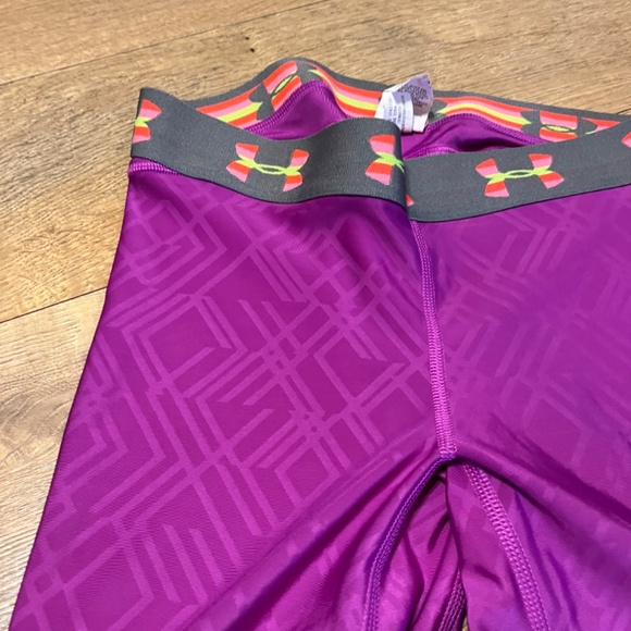 Women's sliding shorts EUC Underarmour size small - Picture 2 of 5